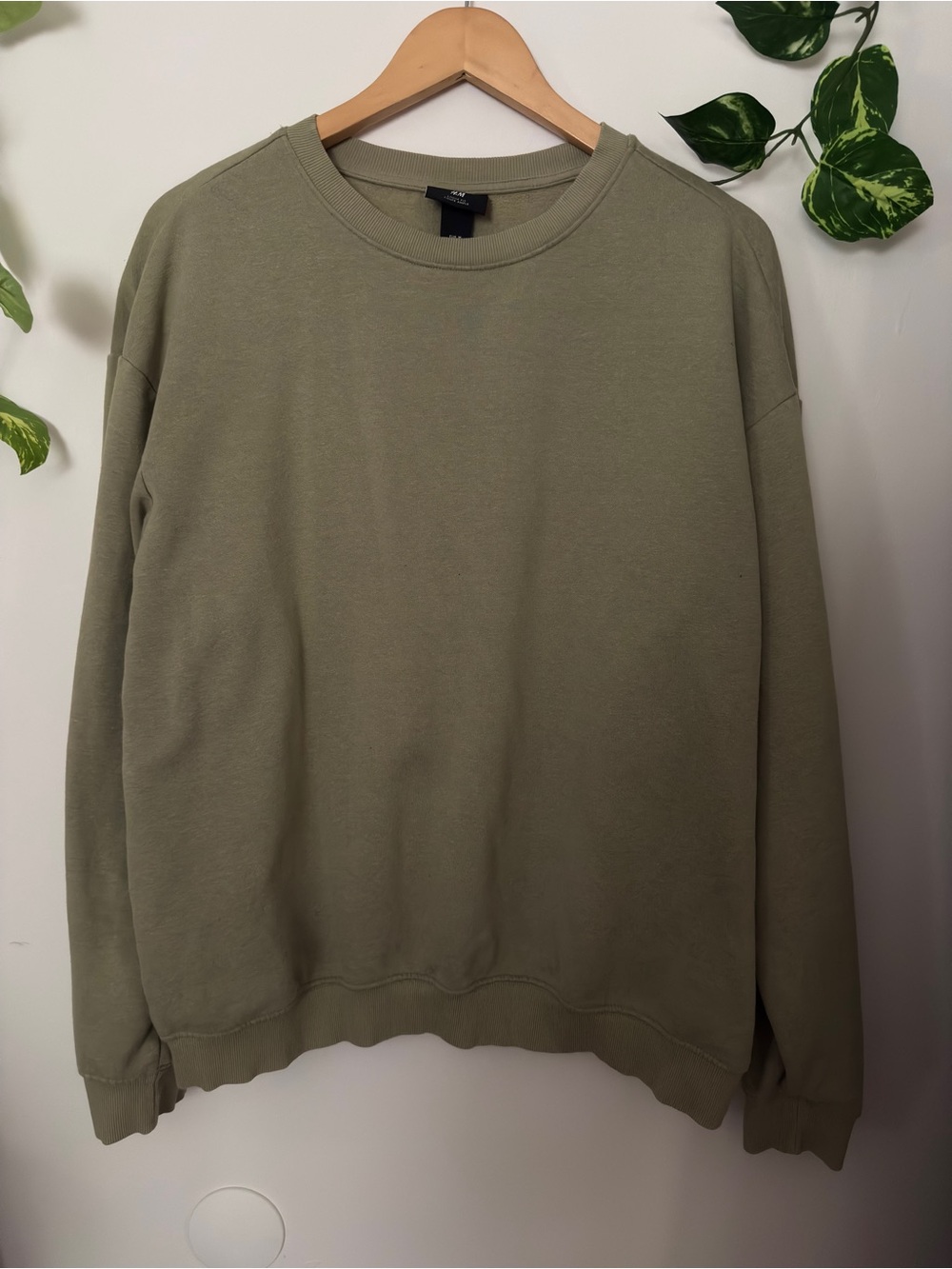H&M Men's Olive Green Crewneck Sweatshirt